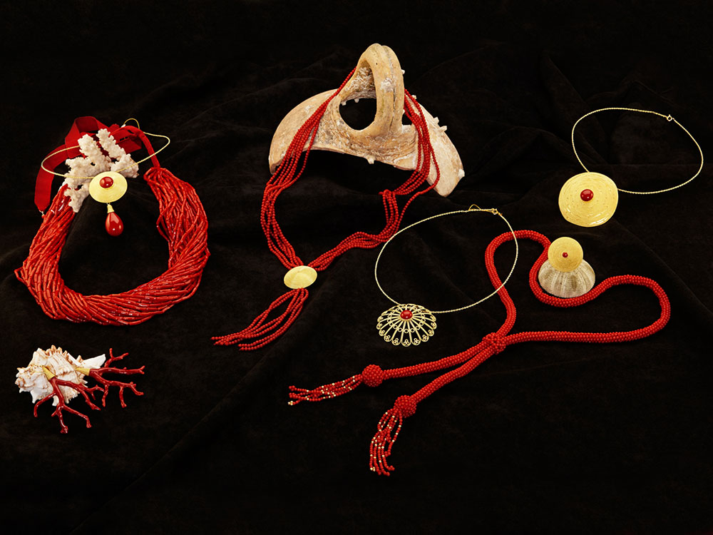 Collane in filigrana e corallo