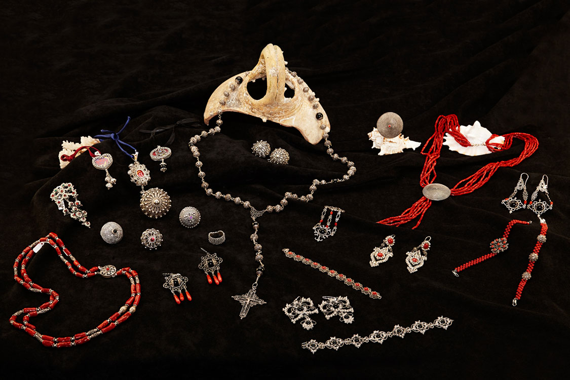 orecchini anelli e collane in filigrana.jpg